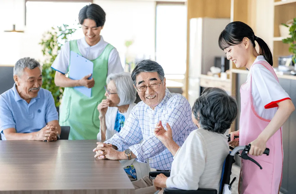 デイサービスで利用者とスタッフが交流するコミュニティの様子